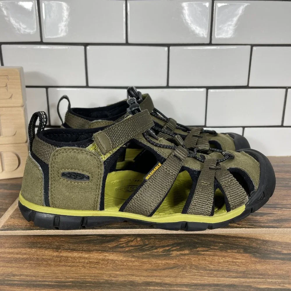 Keen Seacamp II CNX Girls Size 2 Shoes Olive Green Washable Hybrid Water Sandal